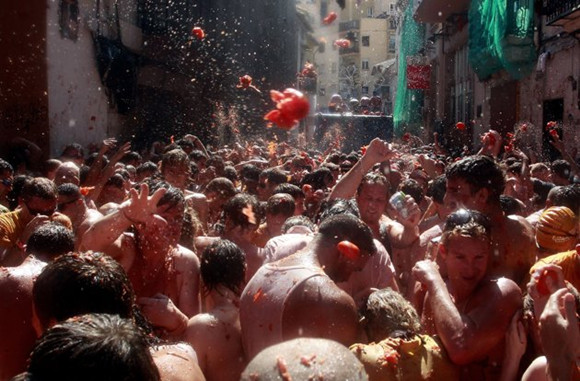 让西红柿飞--西班牙年度番茄狂欢节