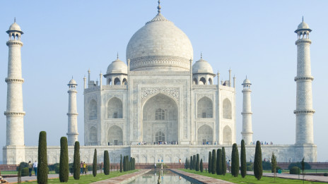 bbc媒体英语:mud-pack for the taj mahal 泰姬陵面敷