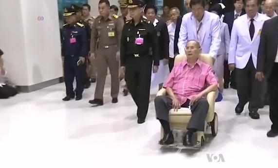 VOA慢速英语:对泰国国王健康担忧增加 - 听力