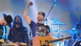 Dierks Bentley performing at the American Country Awards in 2012.
