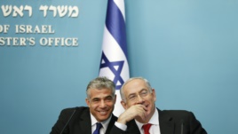 Israeli Prime Minister Benjamin Netanyahu (R) and Finance Minister Yair Lapid.
