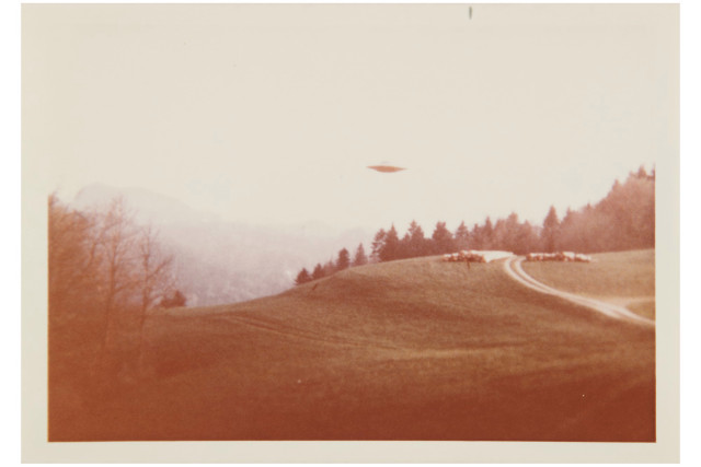 因《x档案》而出名的UFO照片将被拍卖