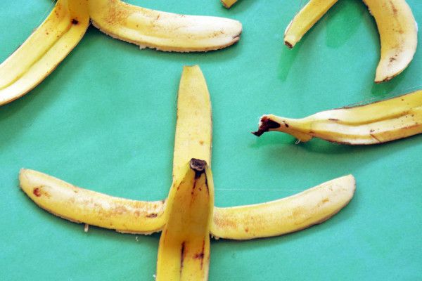 营养学家称，吃香蕉皮可以促进减肥，改善睡眠