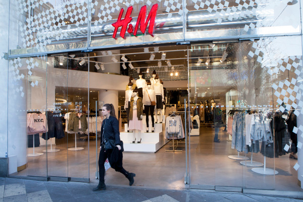 H&M将允许特定用户在旗舰店租衣服