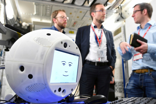 在国际空间站发生熔解的人工智能机器人，得到了一些升级