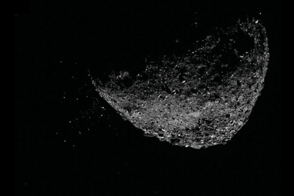 小行星“本努”正把岩石抛向太空，美国宇航局也不知道原因