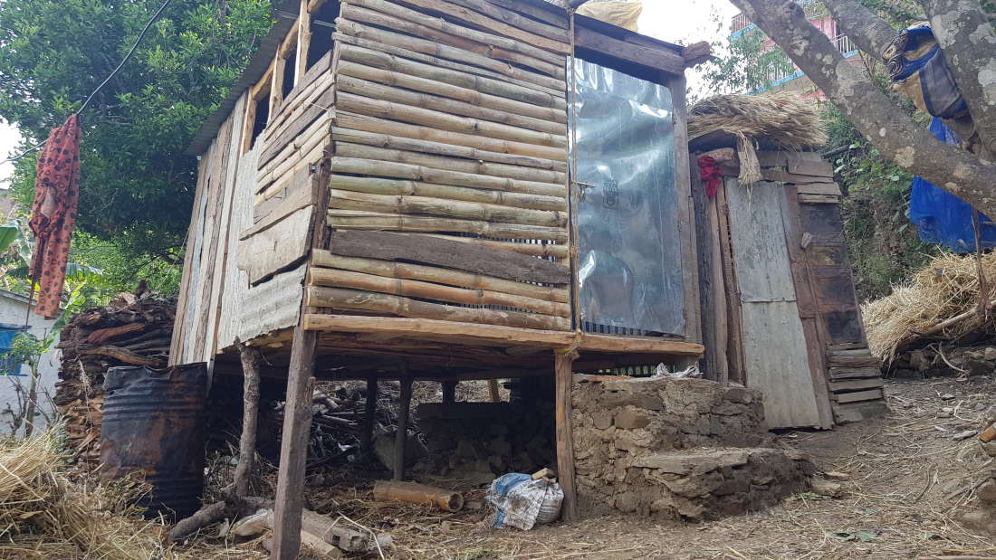 尼泊尔中西部的许多妇女，仍然被迫睡在危及生命的“月经小屋”里