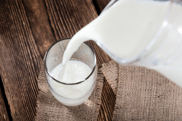 研究:喝全脂牛奶有助于预防儿童肥胖