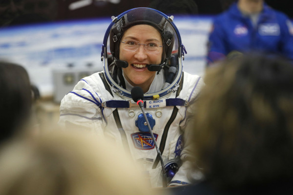 美国宇航员克里斯蒂娜·科赫，创造了女性最长太空飞行的记录