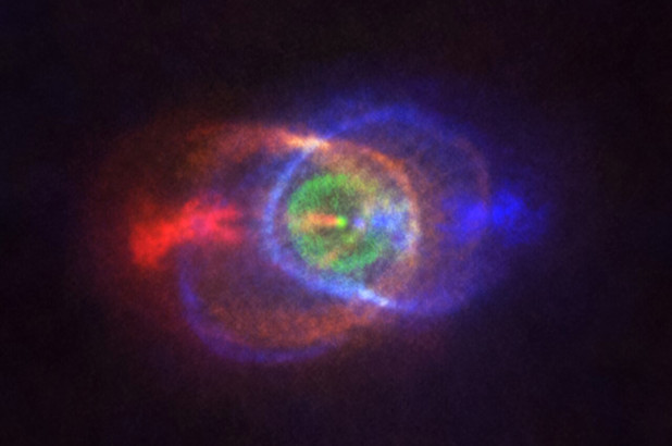 宇宙星战在太空中形成的壮观的“彩虹云”