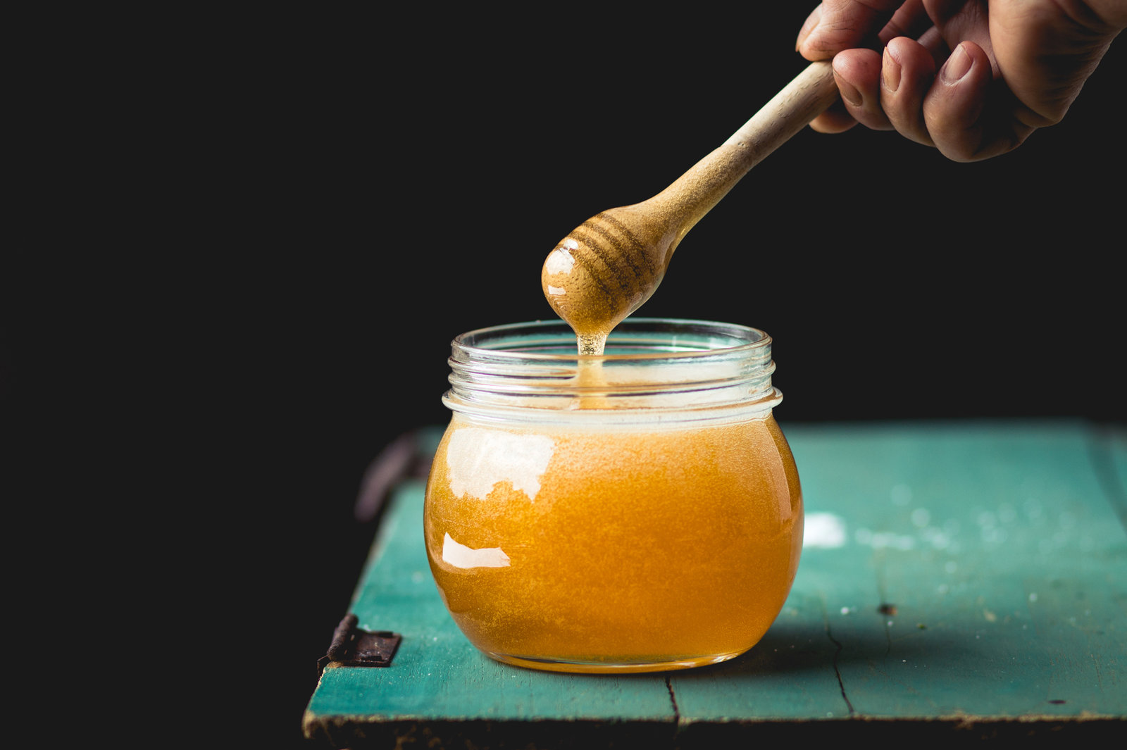 用蜂蜜代替非处方糖浆可以治疗儿童咳嗽