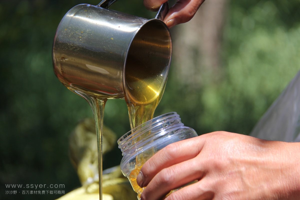 用蜂蜜代替非处方糖浆可以治疗儿童咳嗽