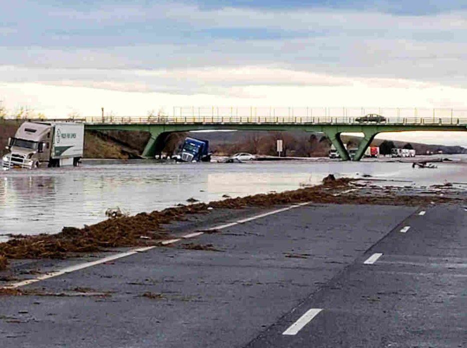 俄勒冈州、华盛顿州的洪水开始消退