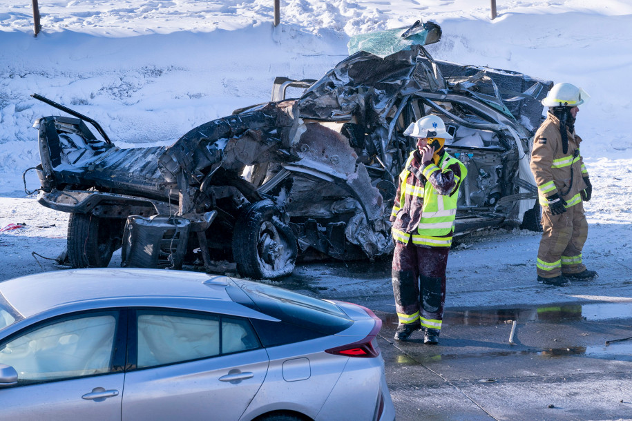 蒙特利尔附近发生200辆汽车连环相撞事故，造成2人死亡，70人受伤