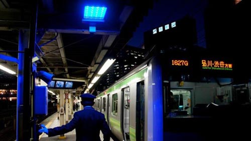 车站的蓝灯真的能防止自杀吗?
