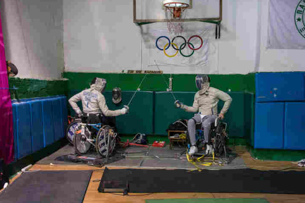 希腊残奥会击剑运动员希望展示轮椅的威力