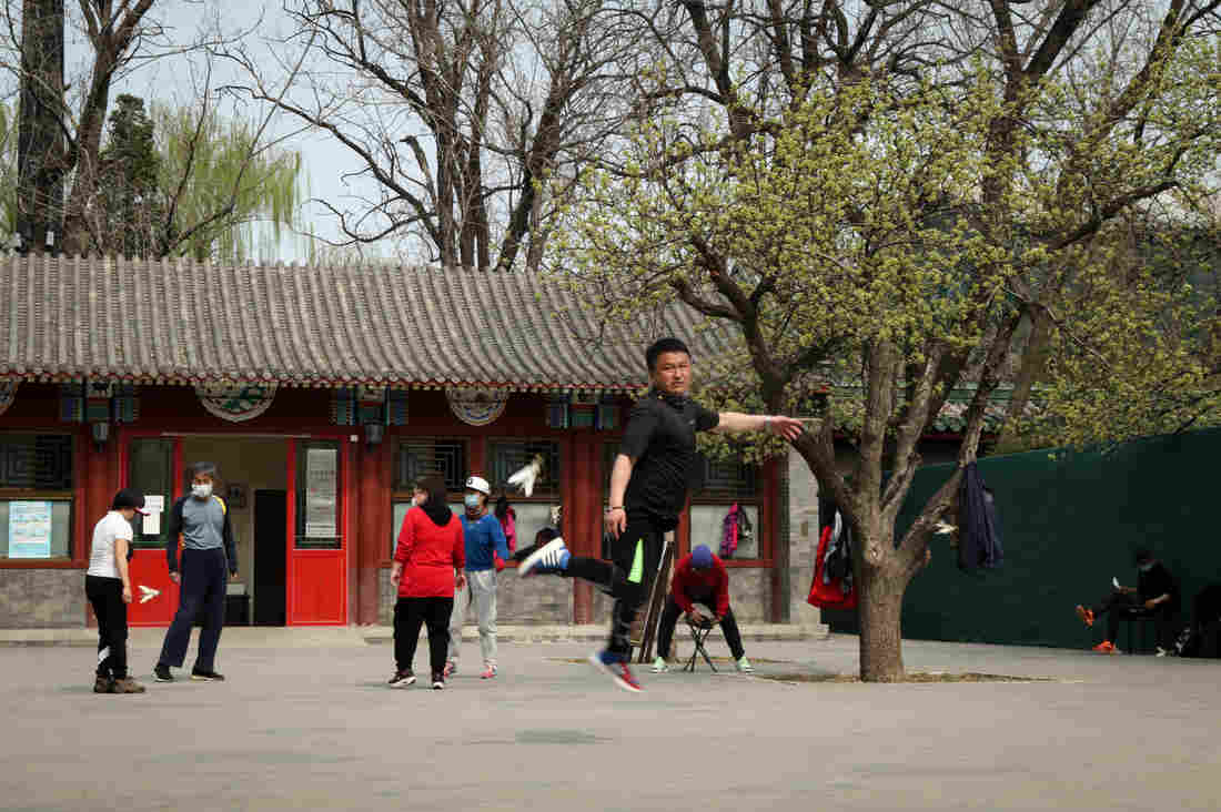 冠状病毒让人们禁入北京的公园。现在他们又回来了