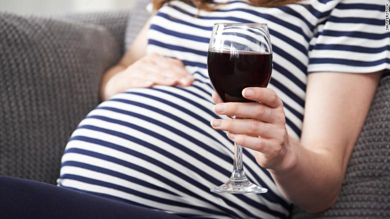 研究表明，怀孕期间任何程度的饮酒或吸烟都可能影响新生儿的大脑发育
