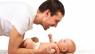 研究称，为了宝宝的心脏健康，准爸爸们应该在怀孕前6个月停止饮酒