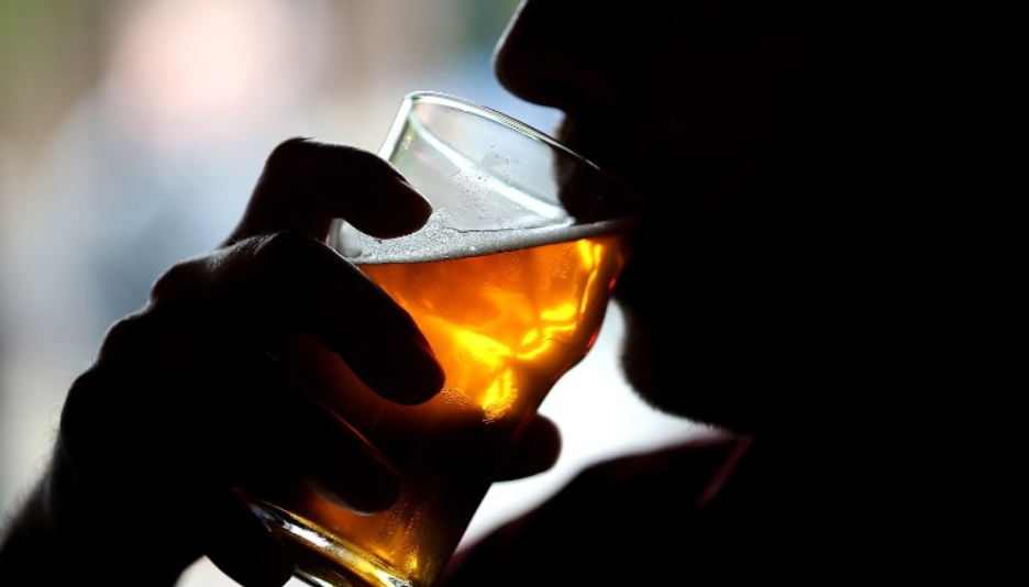 研究表明,适量饮酒可以改善老年人的认知健康