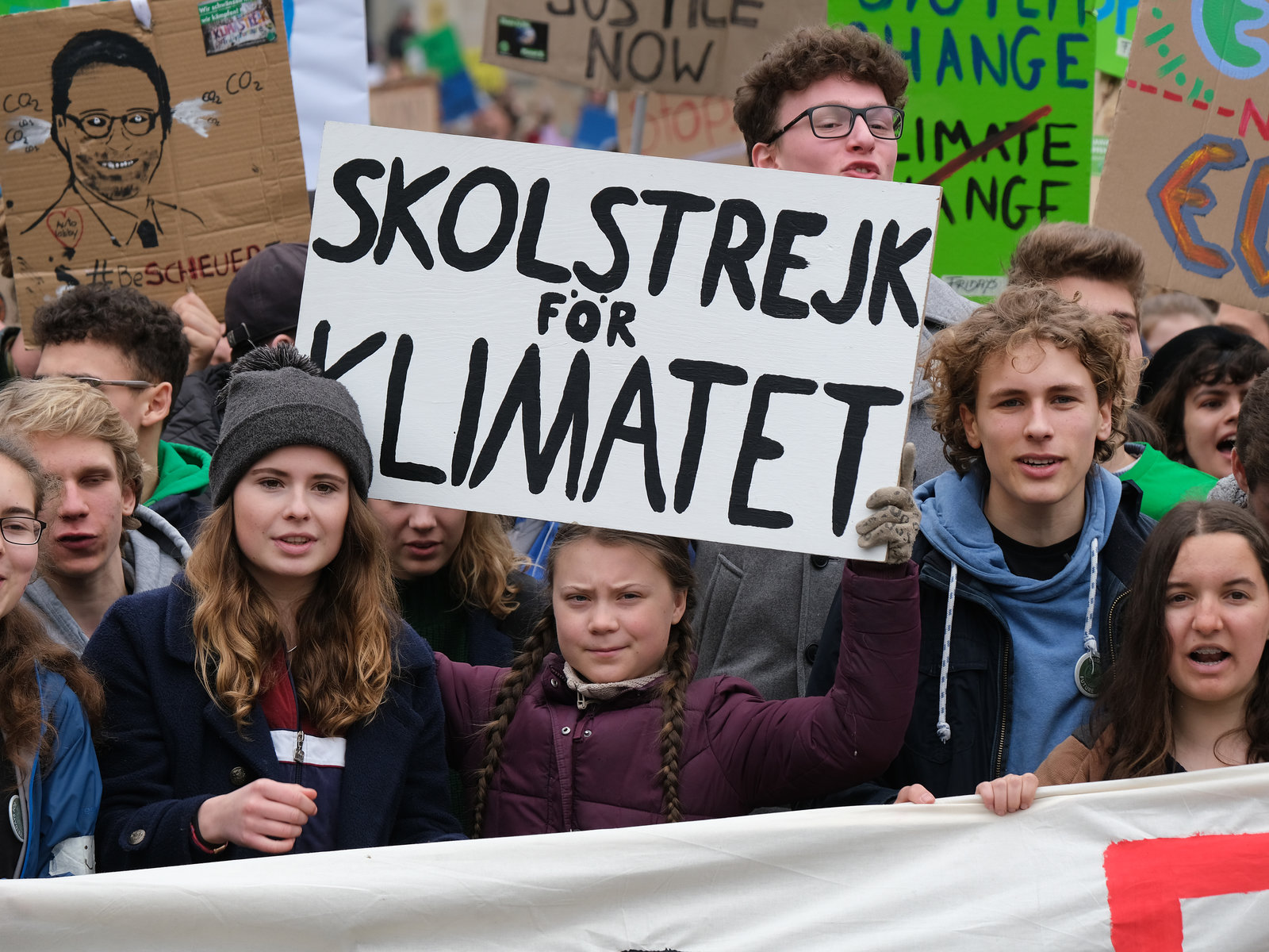 德国学生活动人士纽鲍尔说，‘让气候问题再次成为头等大事’