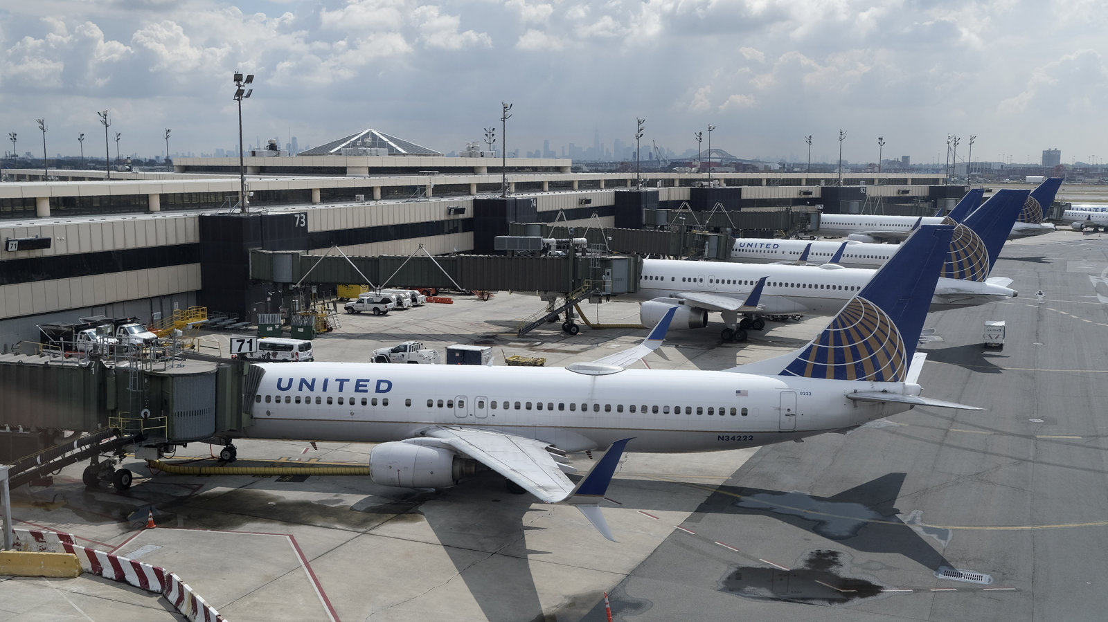 美国联合航空公司告诉36,000名员工他们可能会失去工作