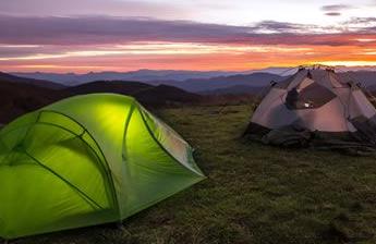 实战口语情景对话：Have you ever went camping in the wild? 你在野外露营过吗?