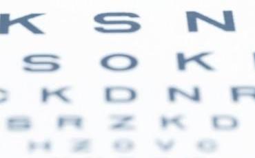 实战口语情景对话：How good is your eyesight? 你的视力有多好?