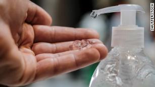 疾病控制和预防中心说，人们在饮用洗手液后会死亡
