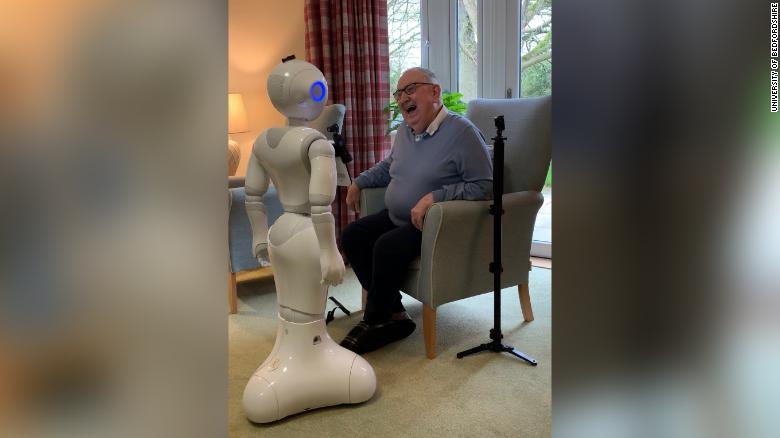 在疗养院，会说话的机器人可以用来对抗孤独和促进心理健康