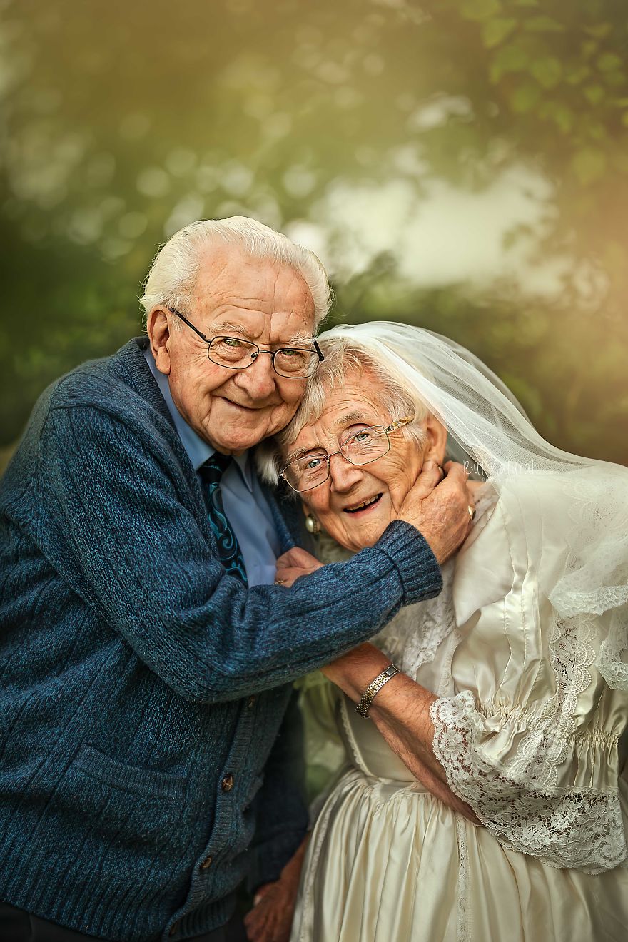 我那些感伤的照片显示了这对已经结婚68年的老夫妇永恒的爱