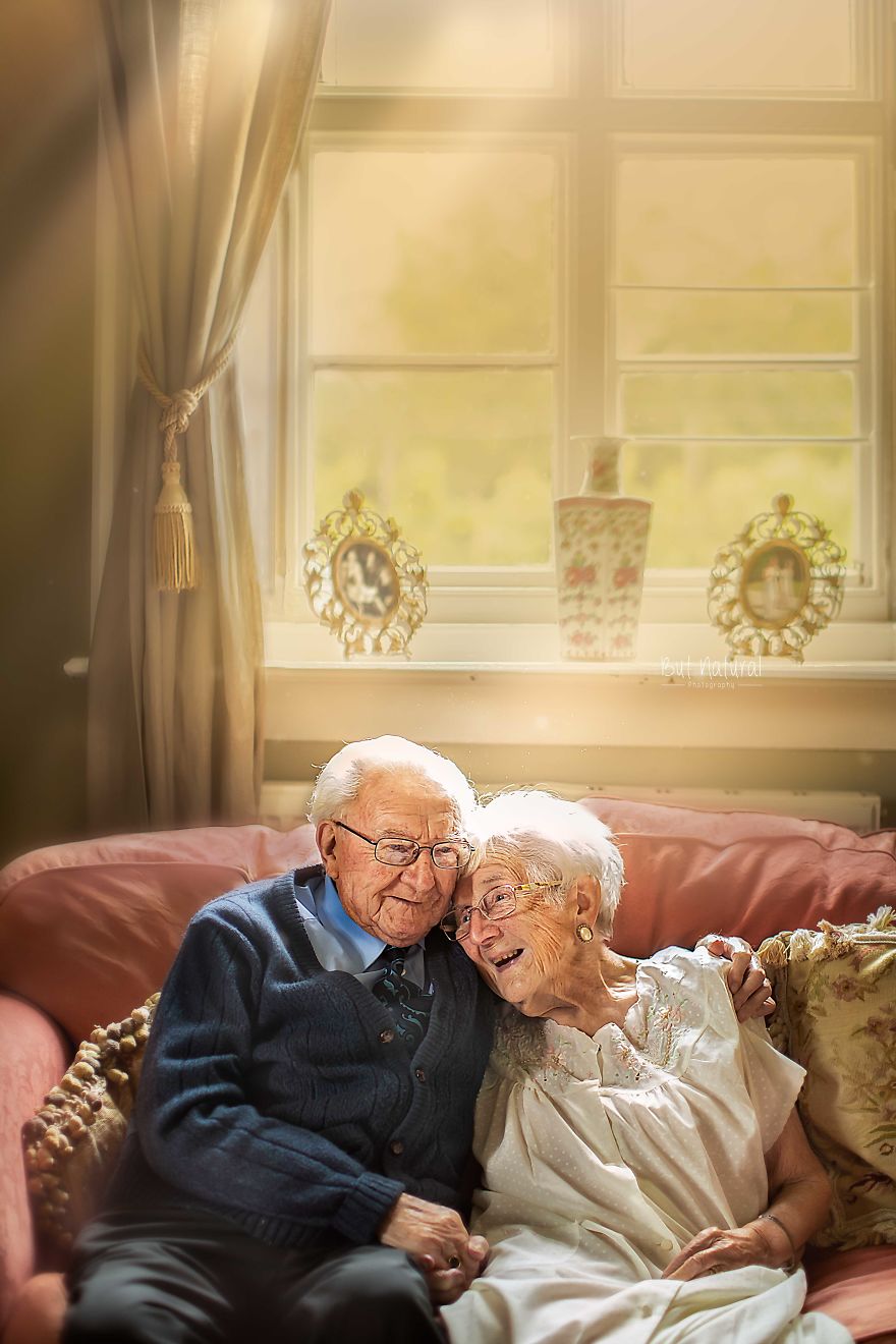 我那些感伤的照片显示了这对已经结婚68年的老夫妇永恒的爱