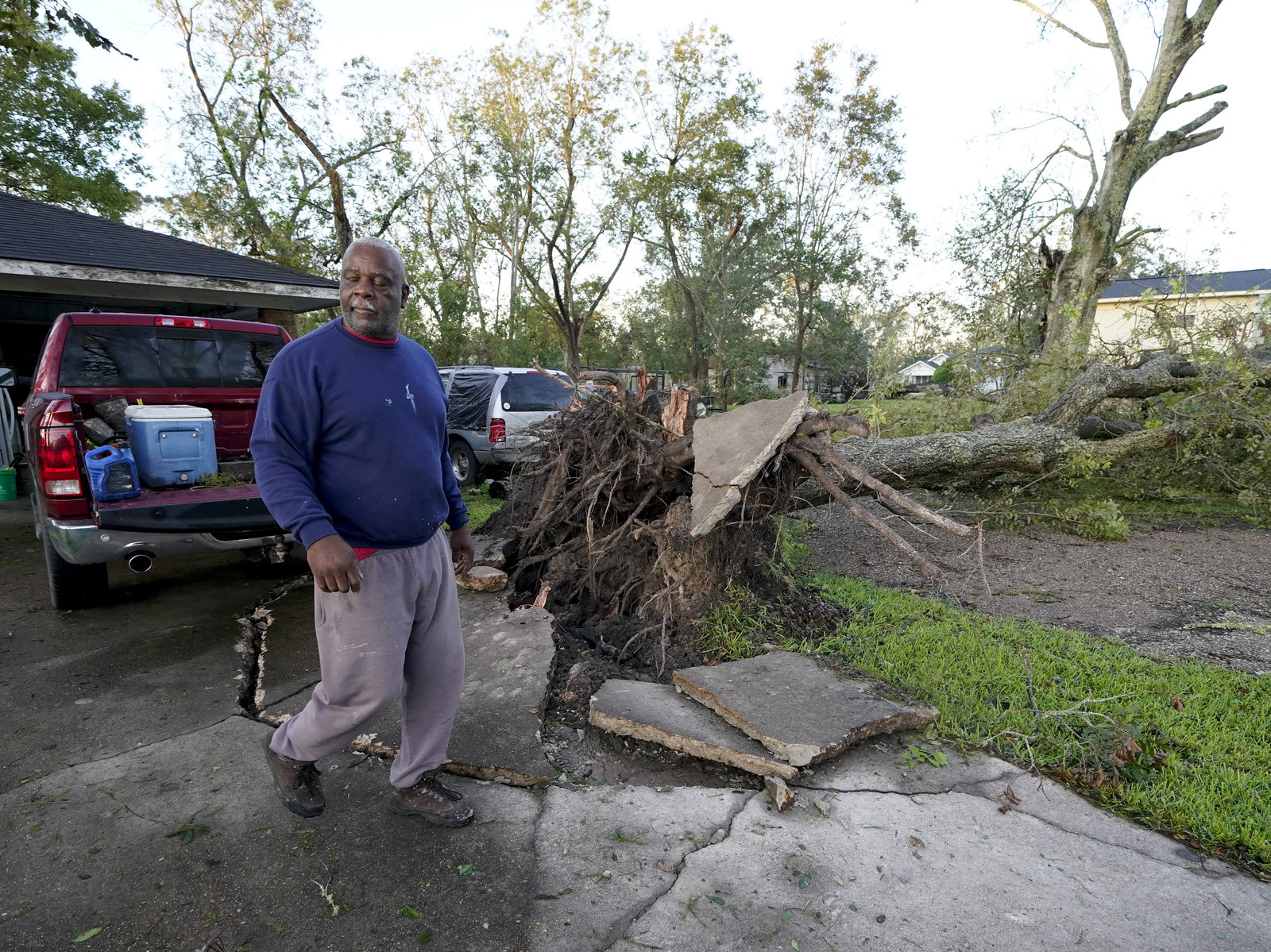 飓风“德尔塔”横扫美国南部后，数十万人断电